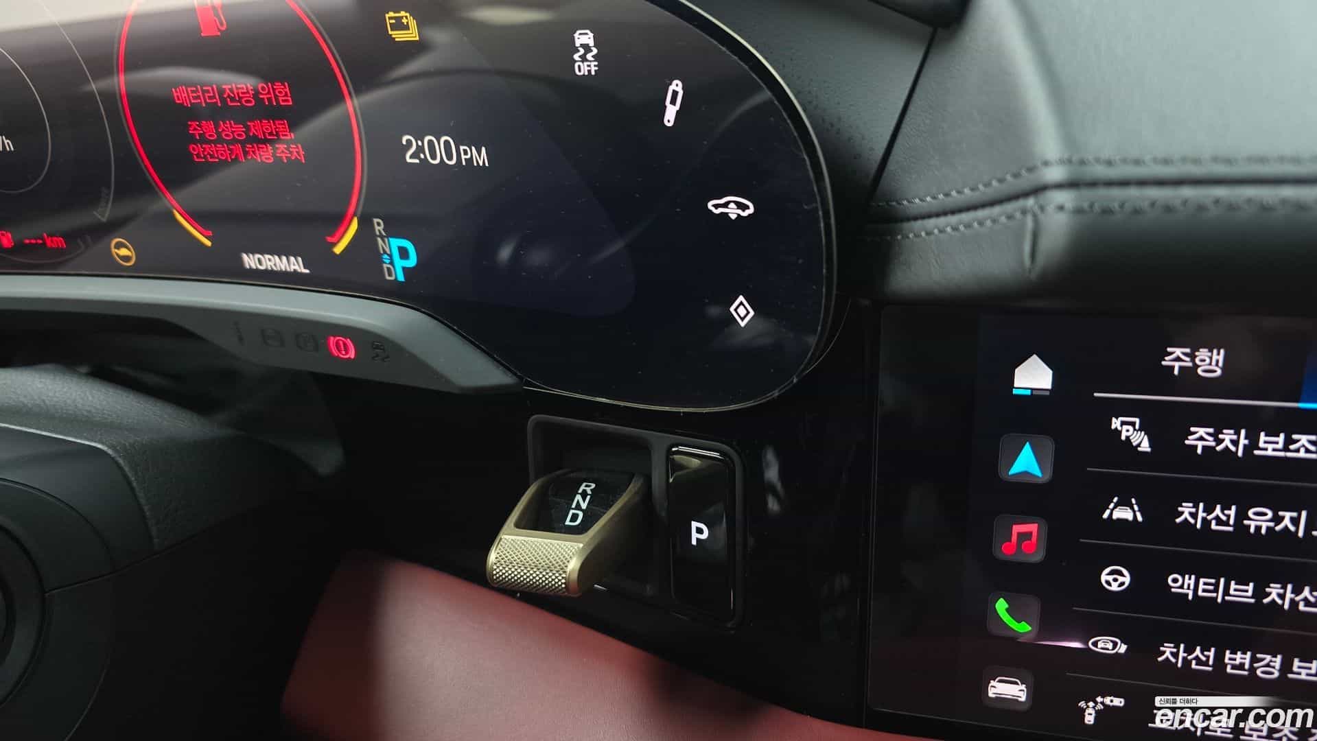 Taycan Porsche 2023.7-INNER-009