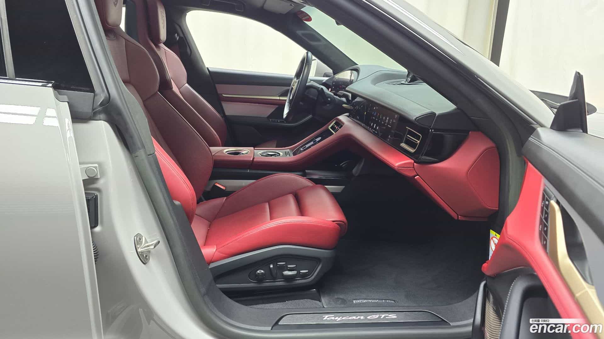 Taycan Porsche 2023.7-INNER-010