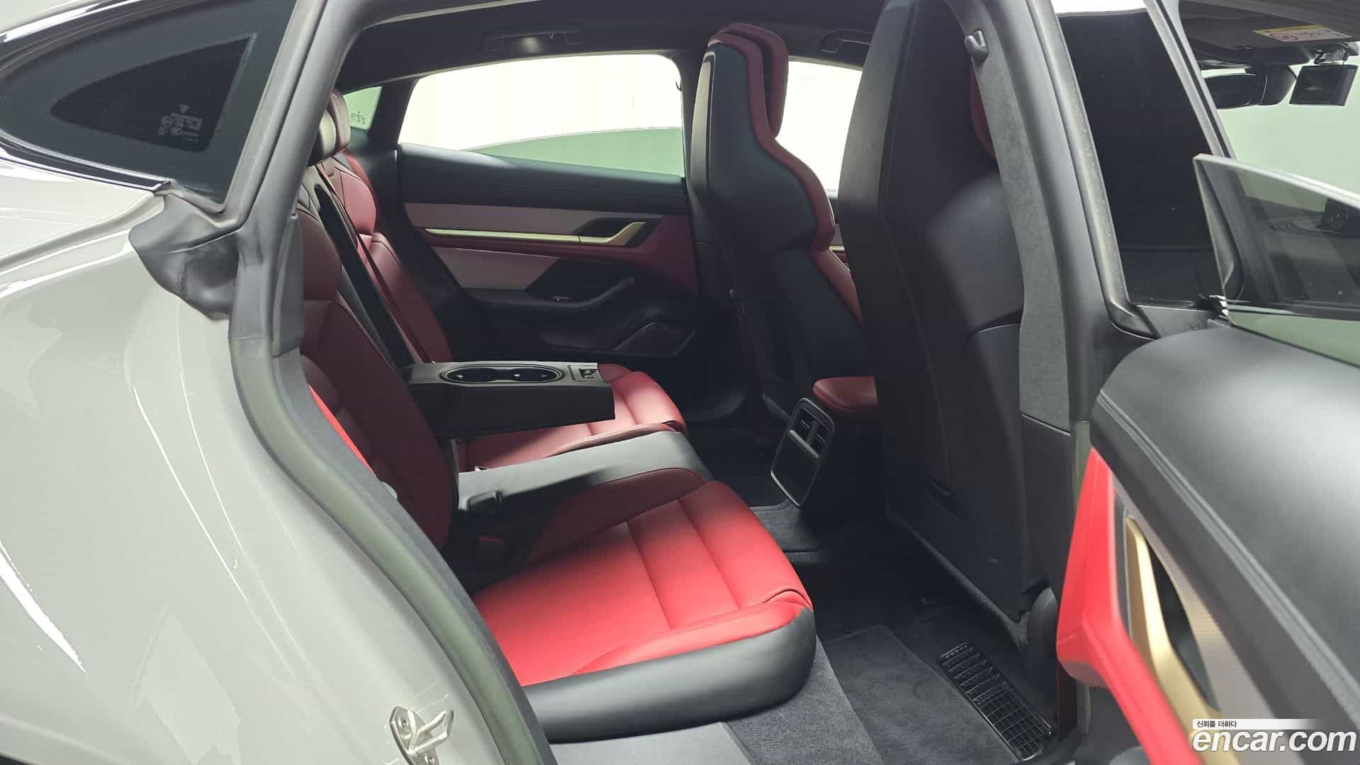 Taycan Porsche 2023.7-OPTION-016