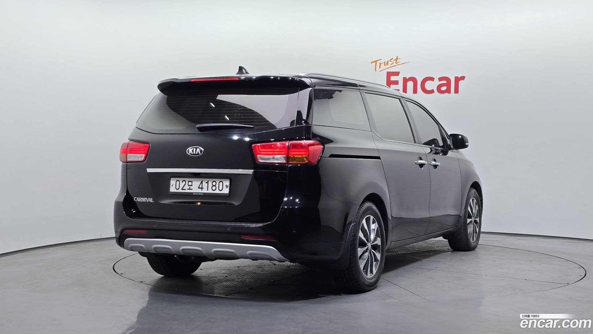 Main__Slider__Photo:Canival Kia 2017.0-1