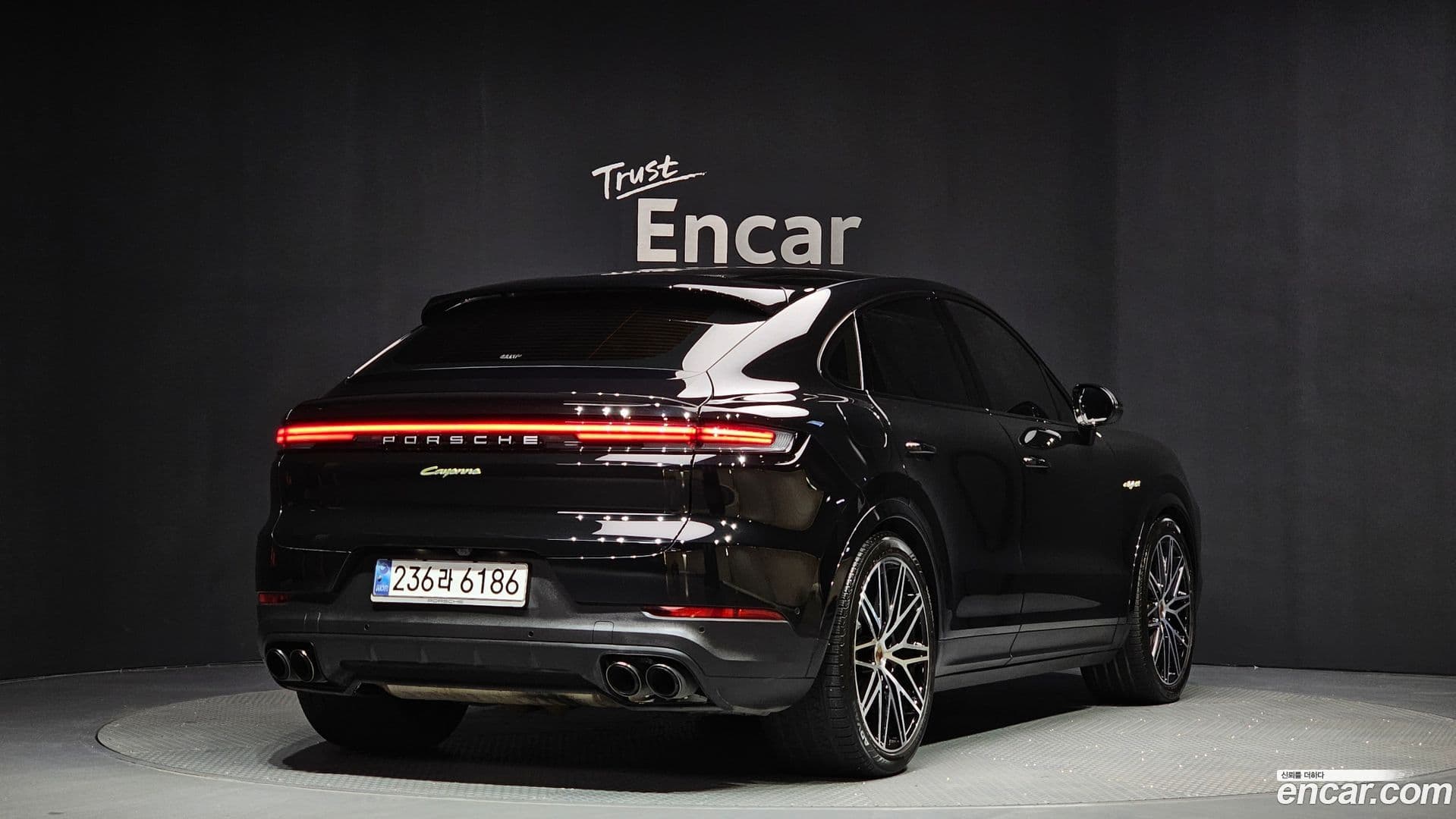 Main__Slider__Photo:Cayenne Porsche 2024.10-1