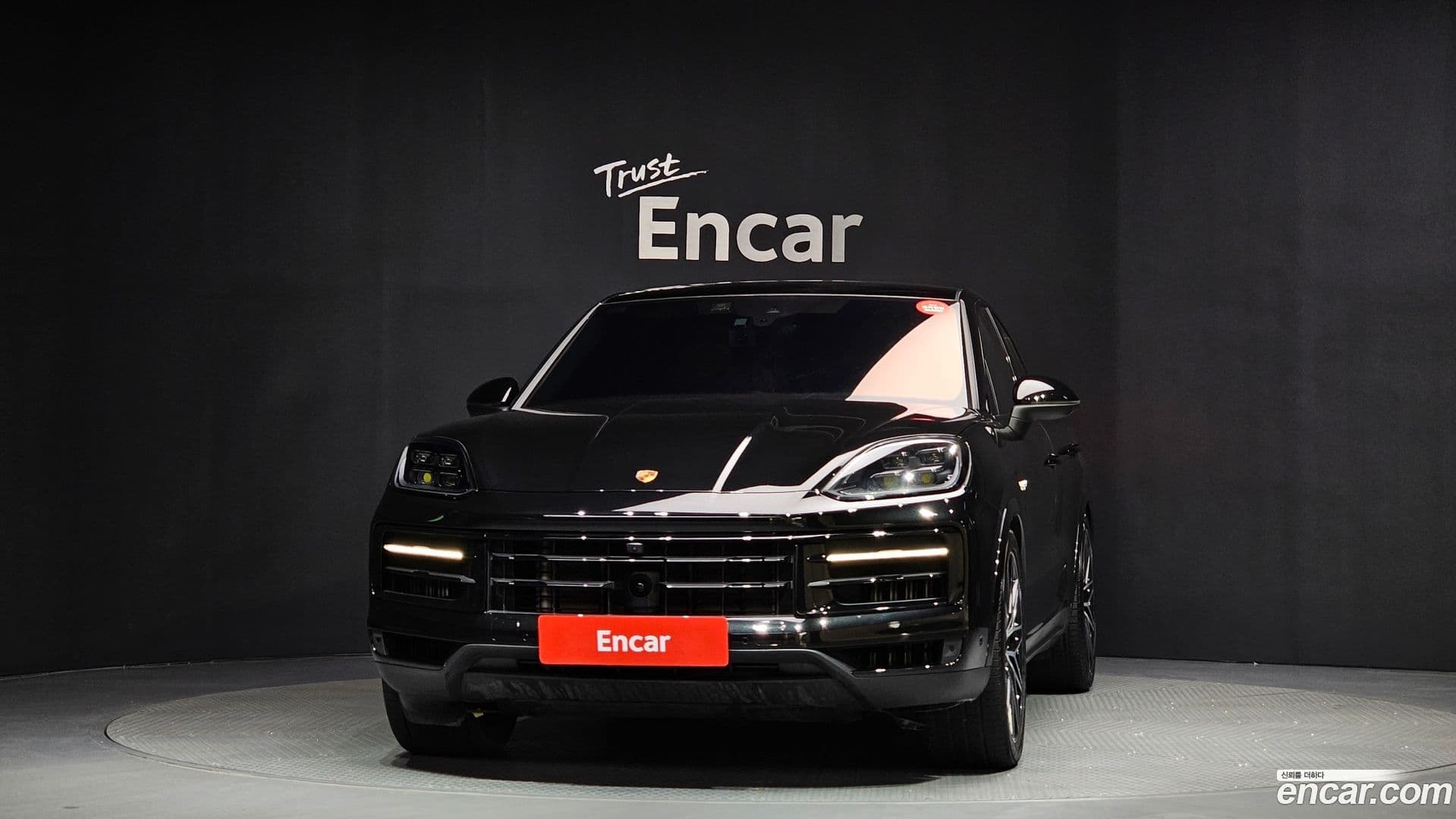 Main__Slider__Photo:Cayenne Porsche 2024.10-2