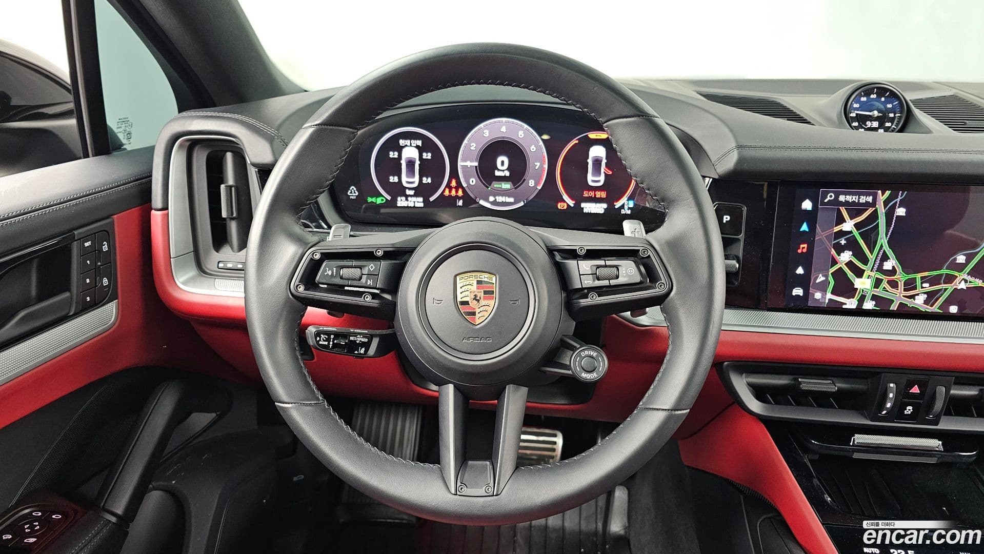 Main__Slider__Photo:Cayenne Porsche 2024.10-12