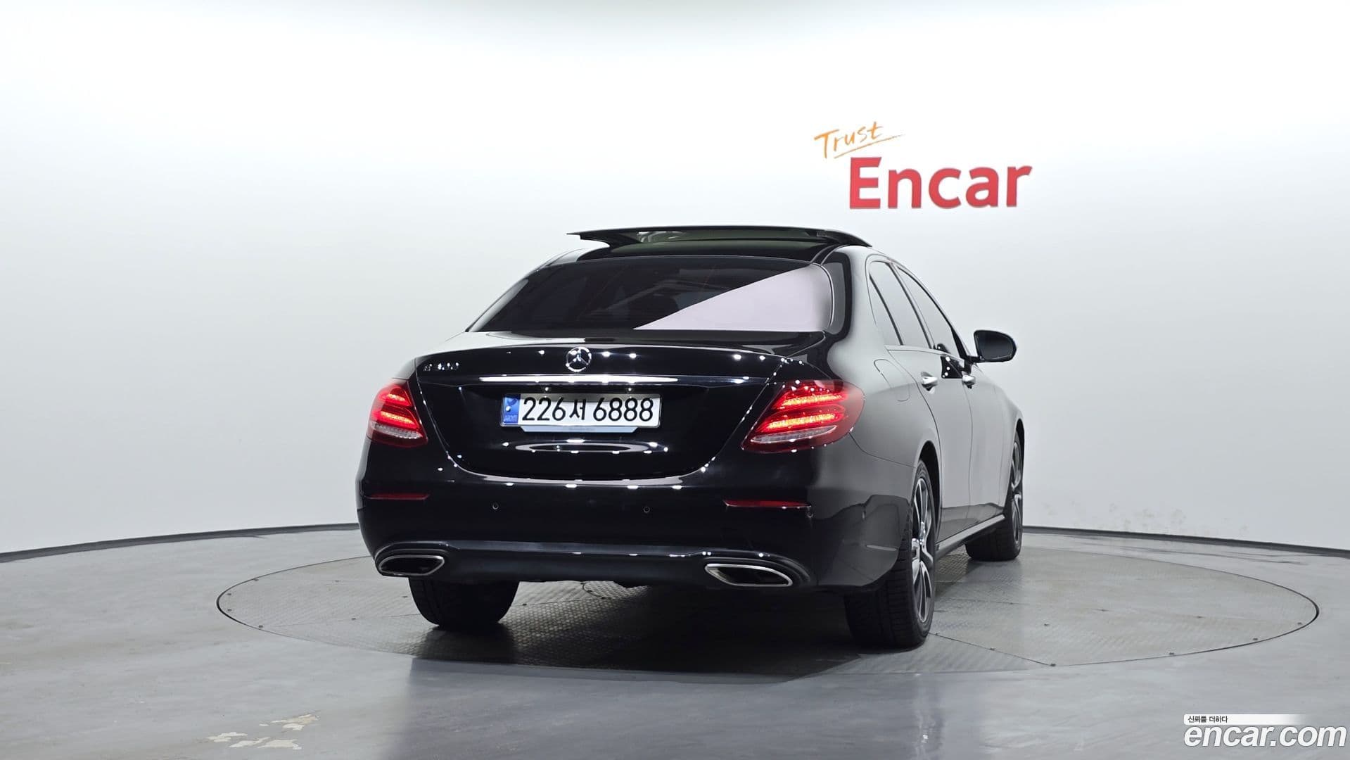 Main__Slider__Photo:E-Class Mercedes-Benz 2017.0-3