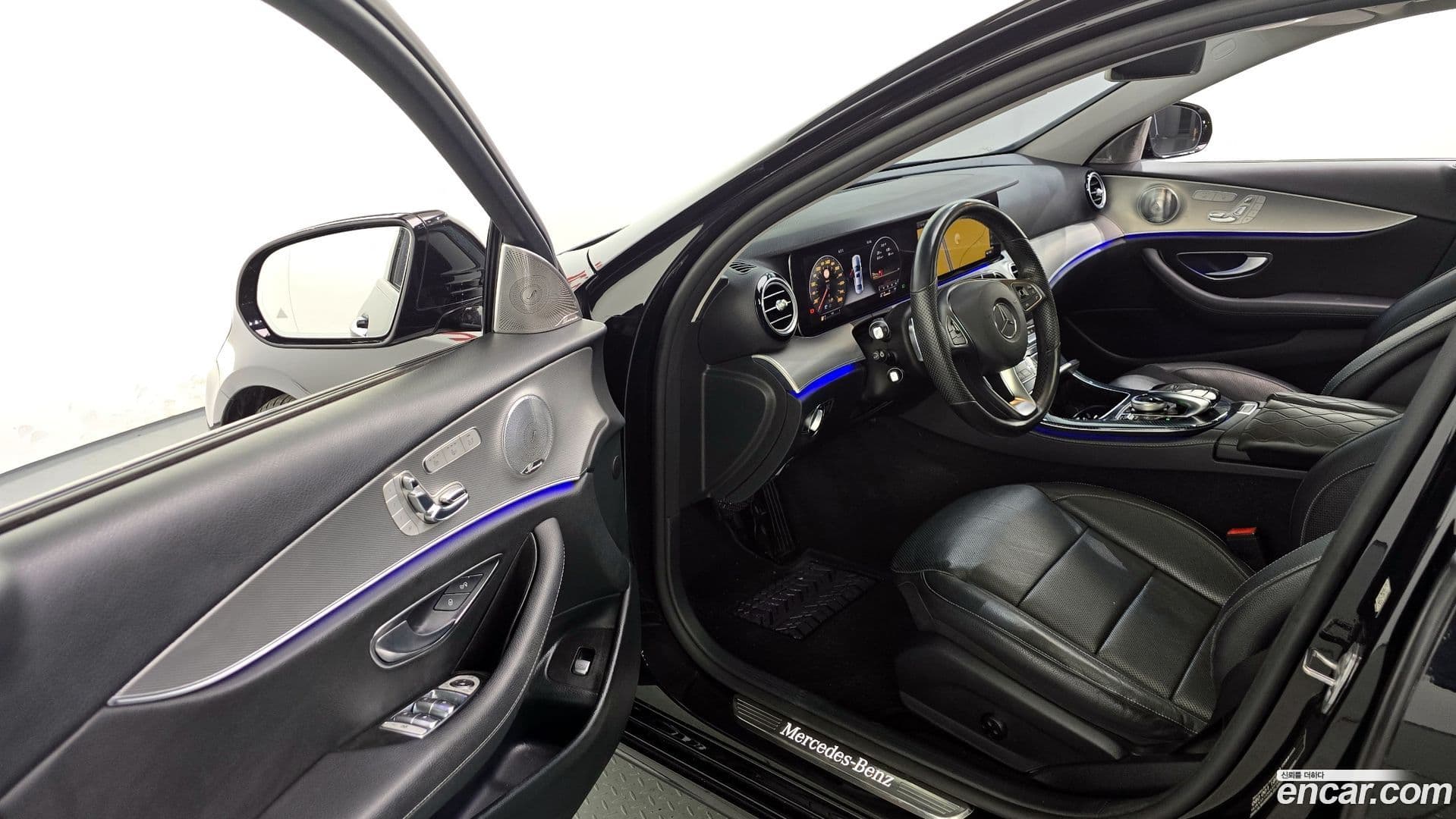 Main__Slider__Photo:E-Class Mercedes-Benz 2017.0-9