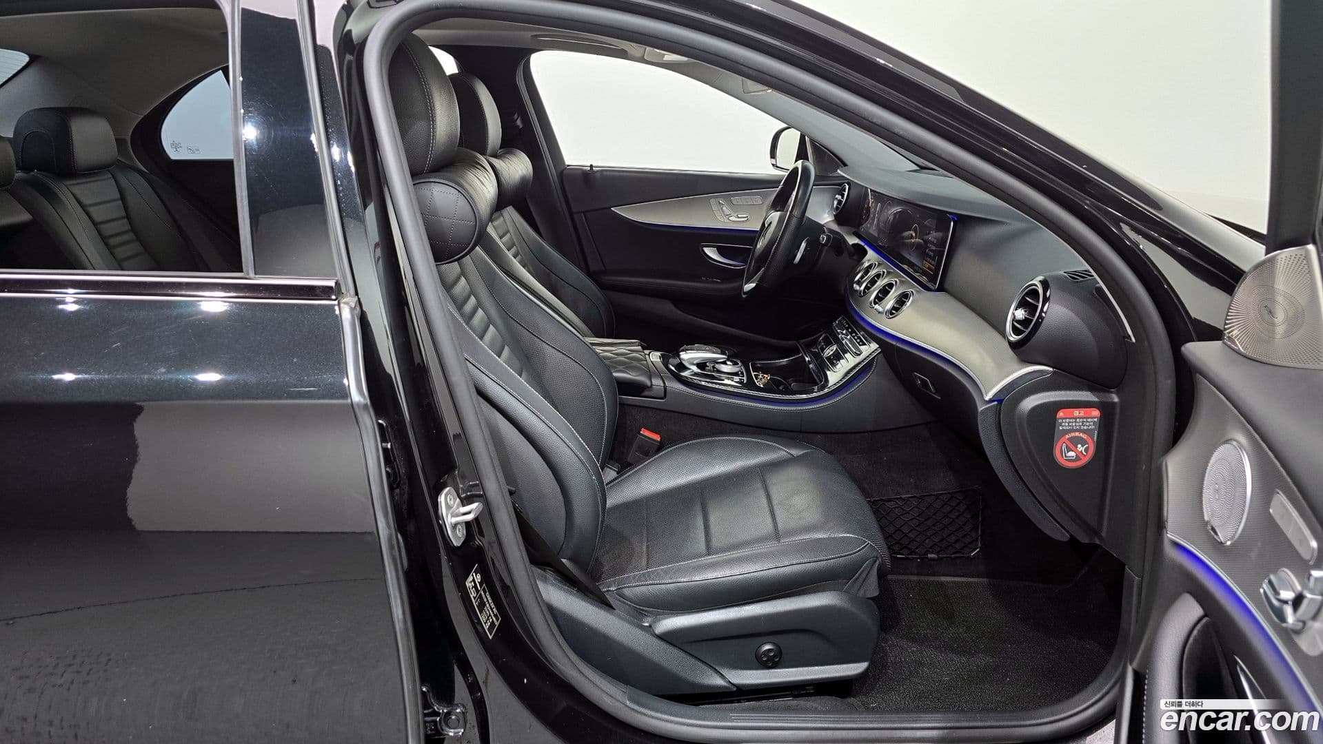 Main__Slider__Photo:E-Class Mercedes-Benz 2017.0-10