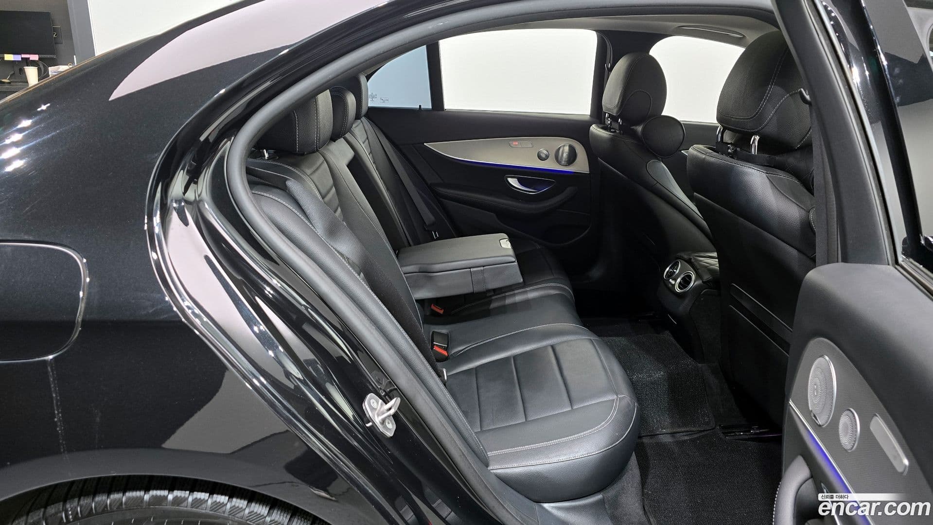 Main__Slider__Photo:E-Class Mercedes-Benz 2017.0-11