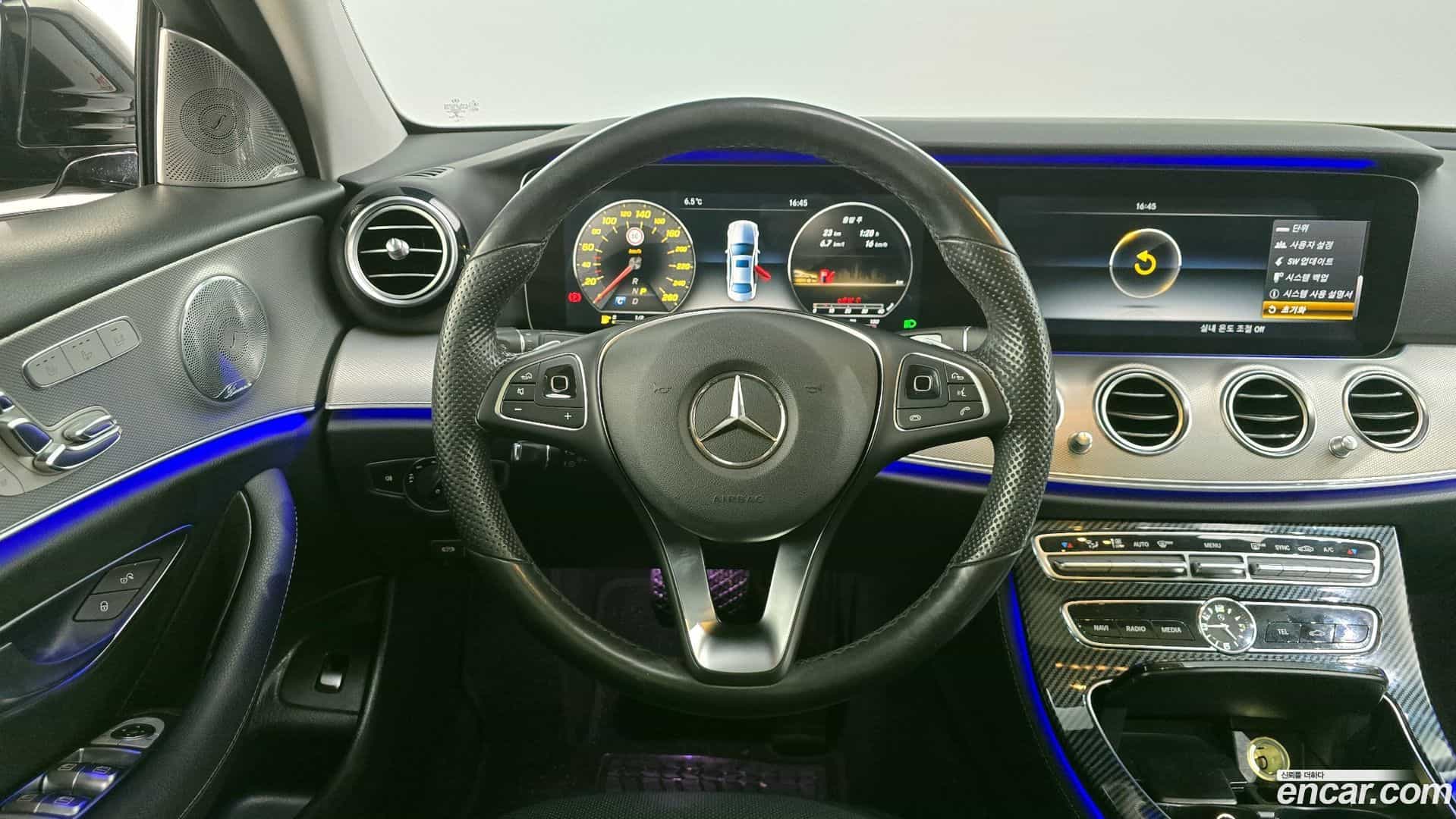 E-Class Mercedes-Benz 2017.0-OPTION-017