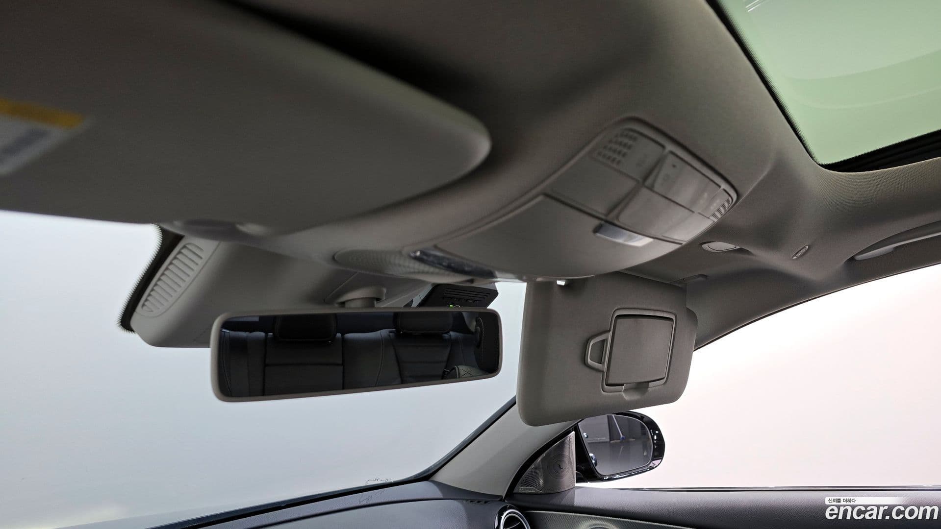 Main__Slider__Photo:E-Class Mercedes-Benz 2017.0-16