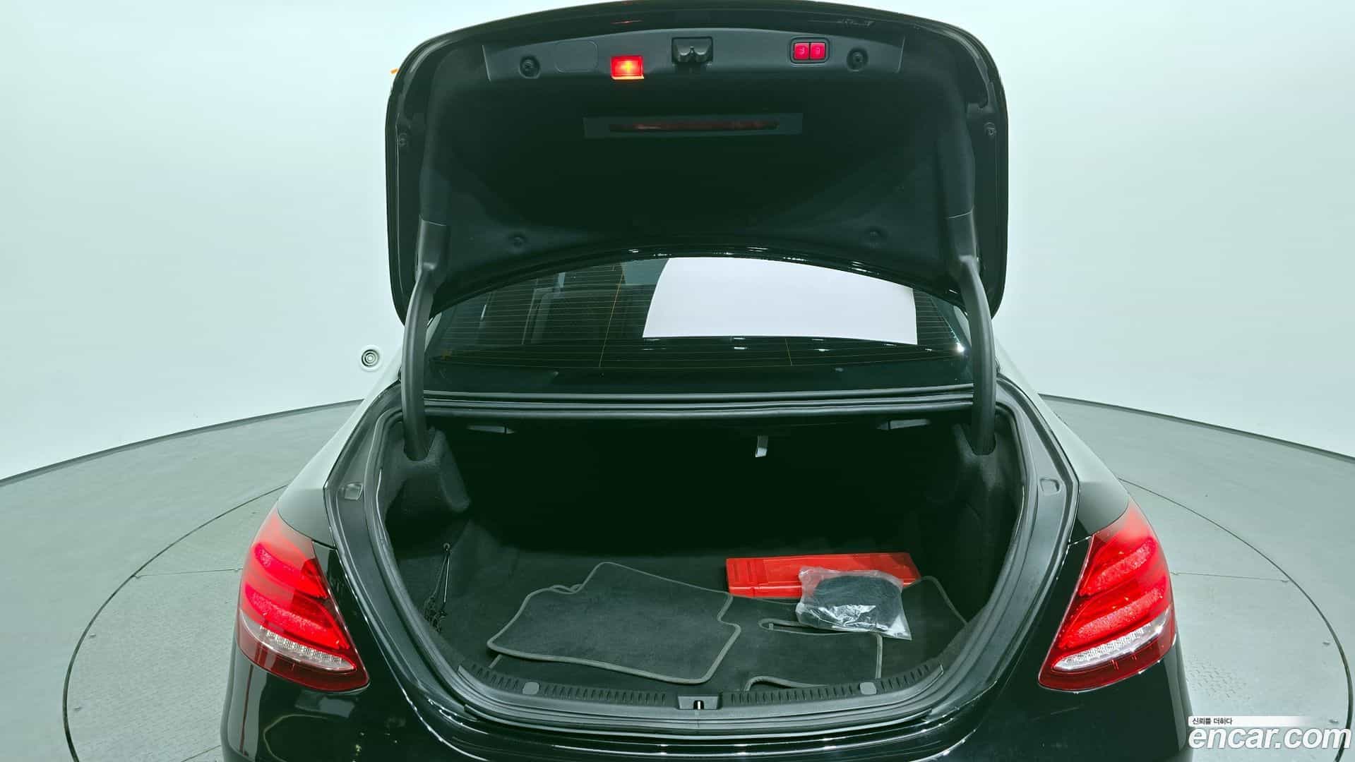 E-Class Mercedes-Benz 2017.0-OPTION-024