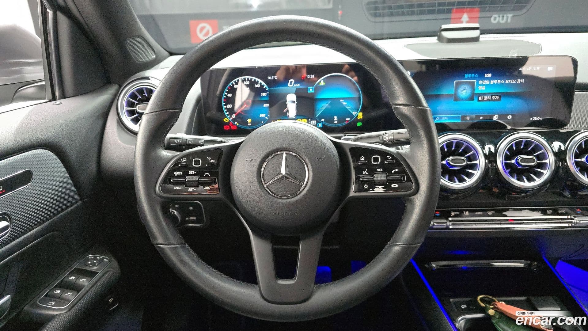 Main__Slider__Photo:GLB-Class Mercedes-Benz 2021.9-12