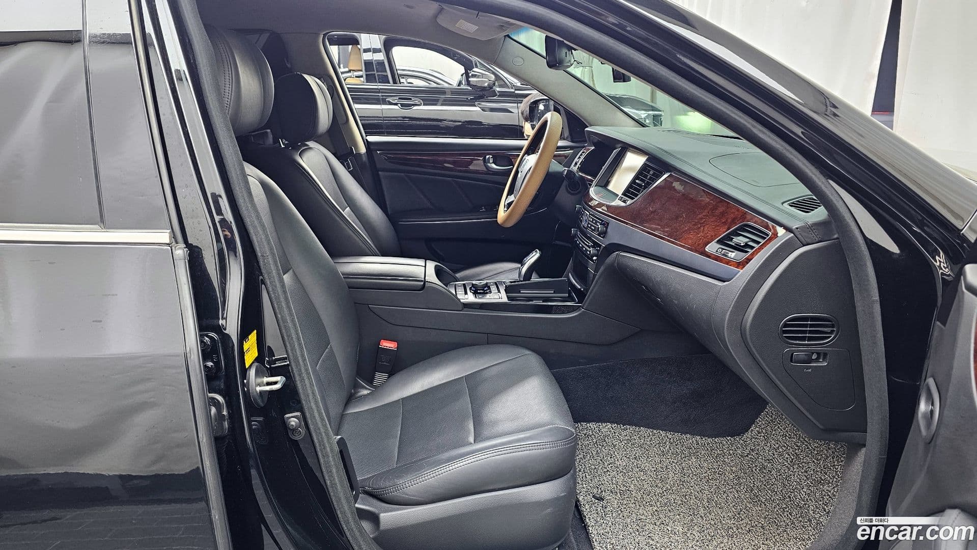 Main__Slider__Photo:Equus Hyundai 2014.10-10