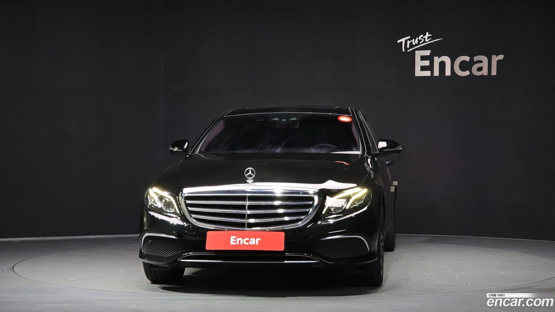 Main__Slider__Photo:E-Class Mercedes-Benz 2018.1-2