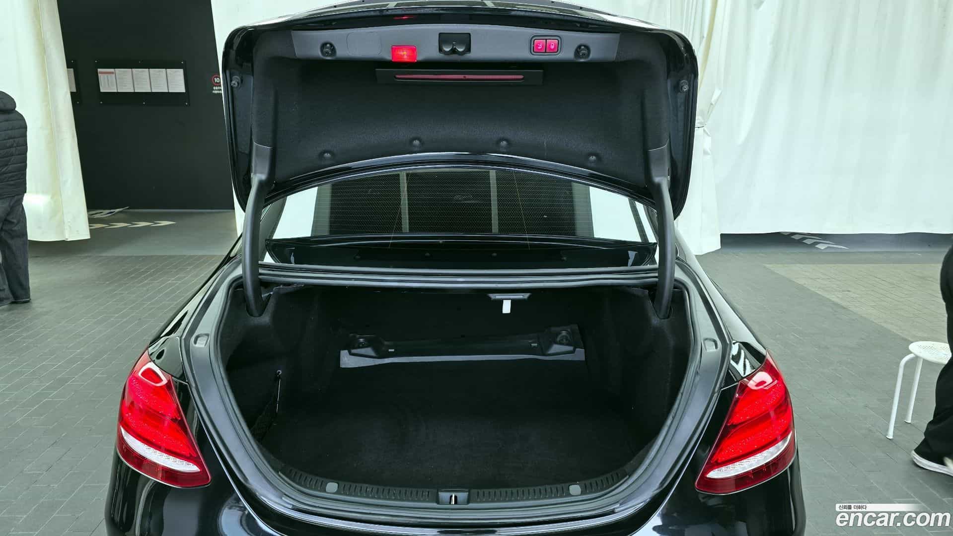 E-Class Mercedes-Benz 2018.1-OPTION-024