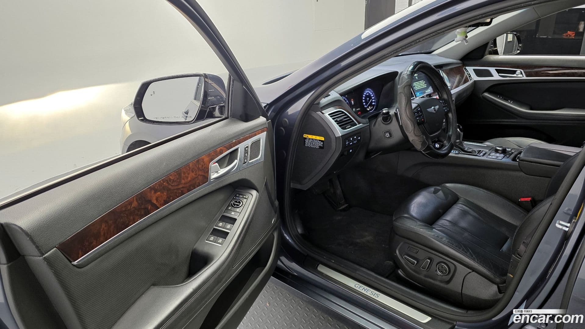 Main__Slider__Photo:Genesis Hyundai 2016.3-10