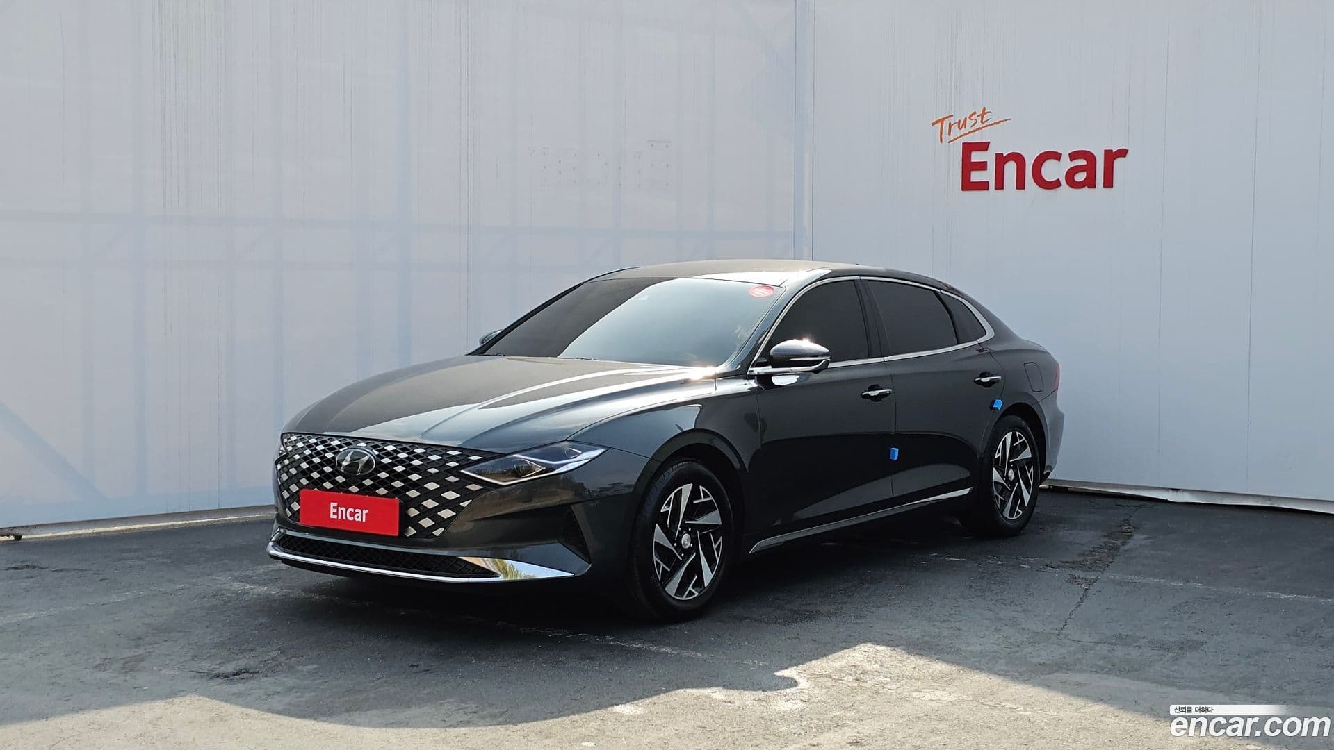 Main__Slider__Photo:Grandeur Hyundai 2021.10-0