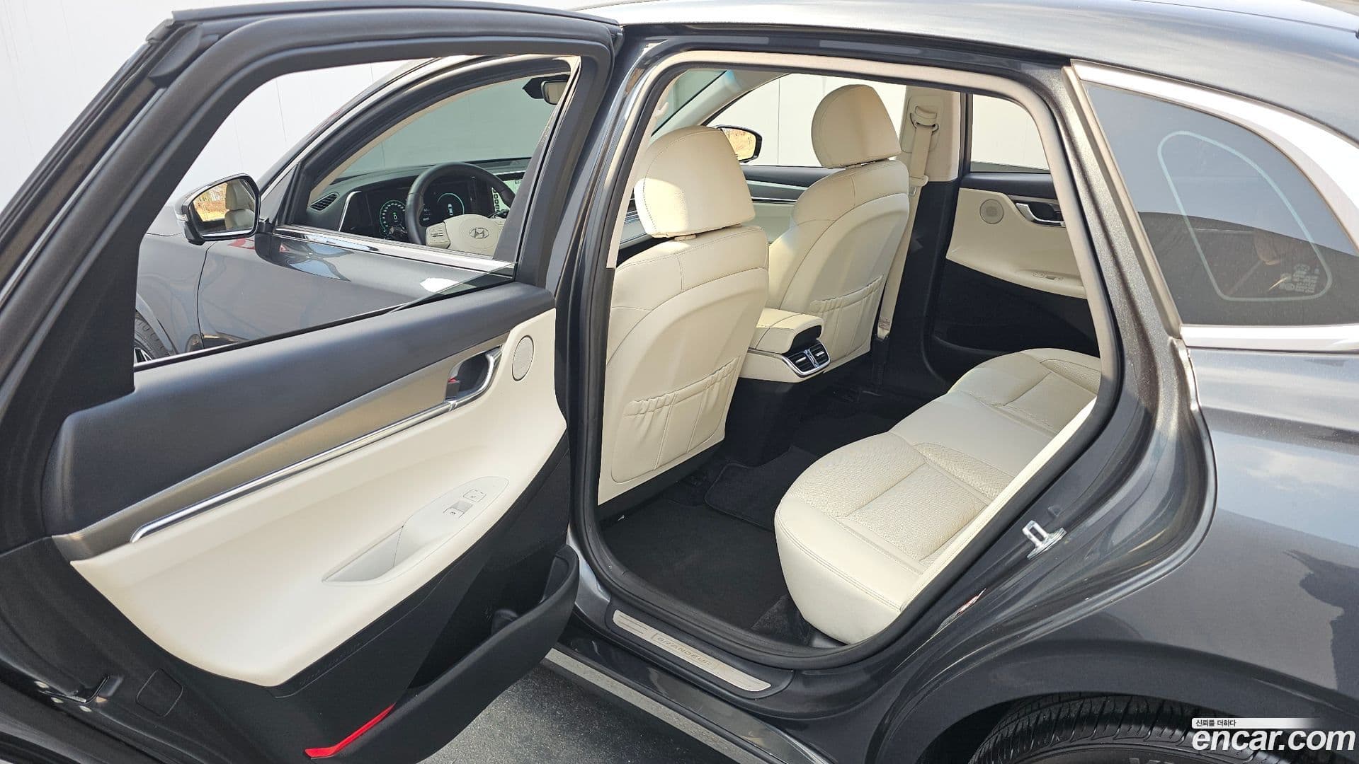 Main__Slider__Photo:Grandeur Hyundai 2021.10-11