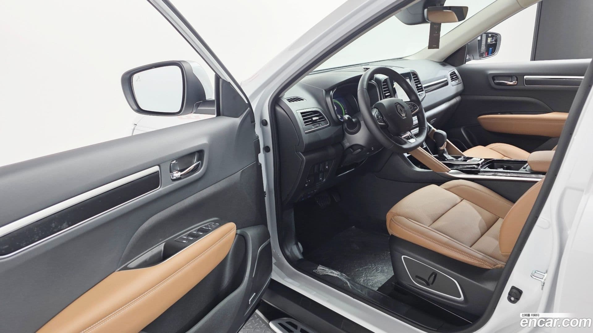 Main__Slider__Photo:QM6 Renault-KoreaSamsung 2026.0-10