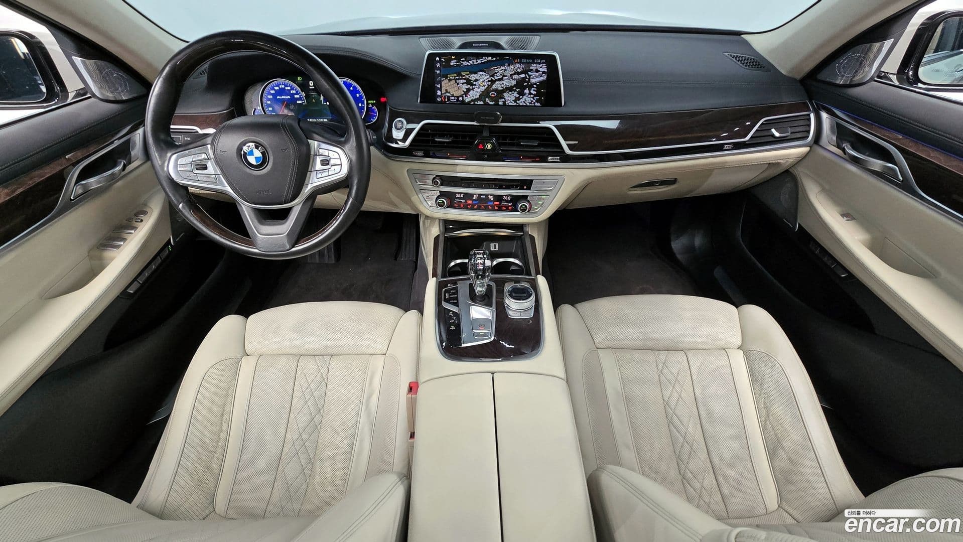 Main__Slider__Photo:7-Series BMW 2015.10-6