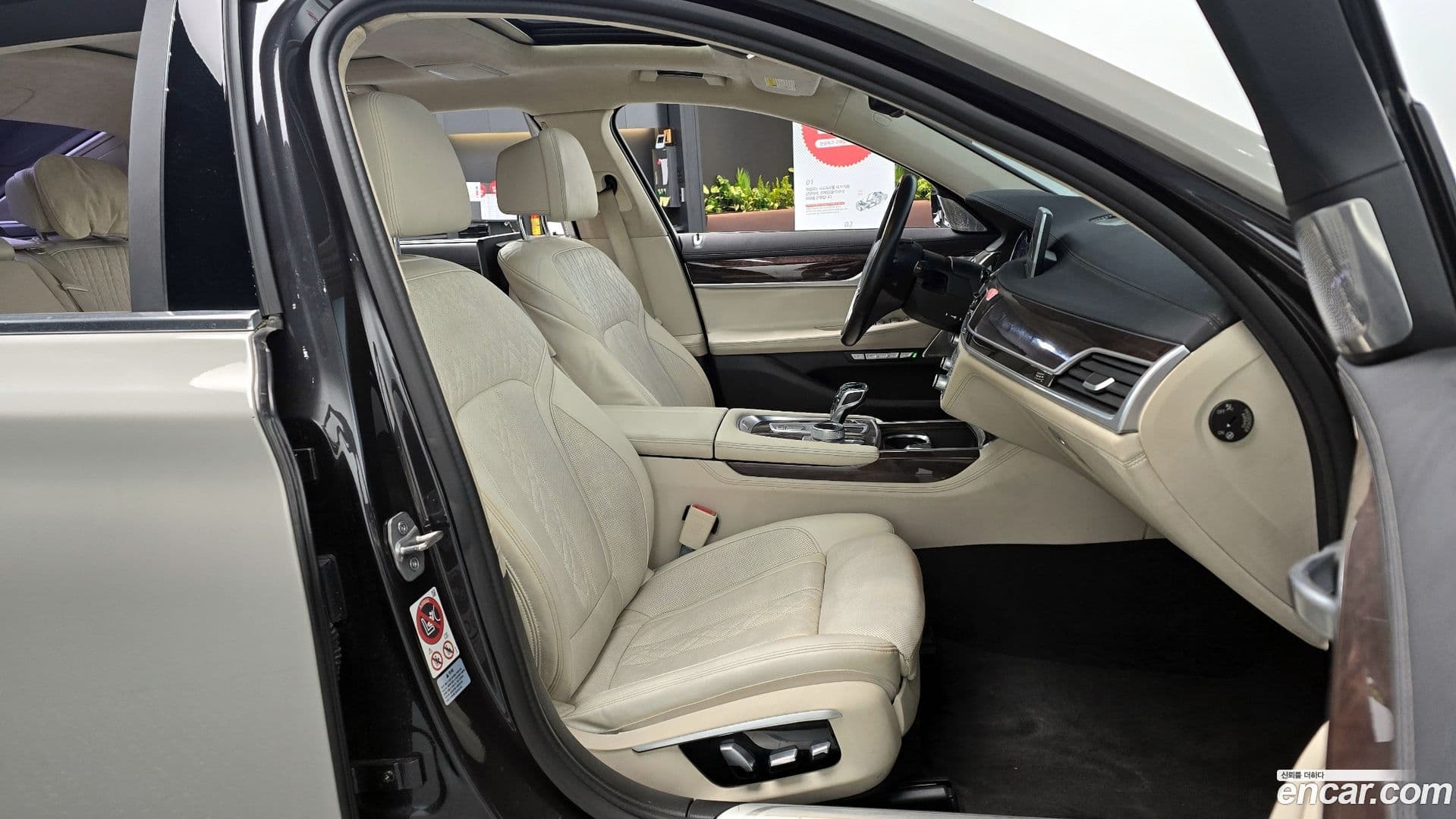 Main__Slider__Photo:7-Series BMW 2015.10-9