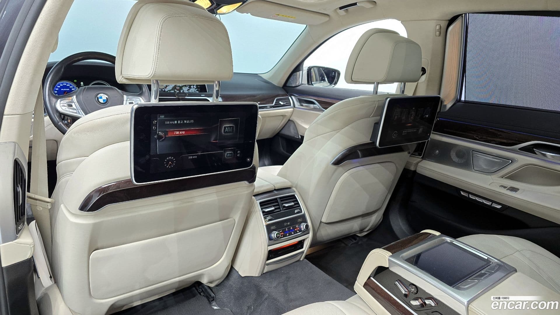 Main__Slider__Photo:7-Series BMW 2015.10-18