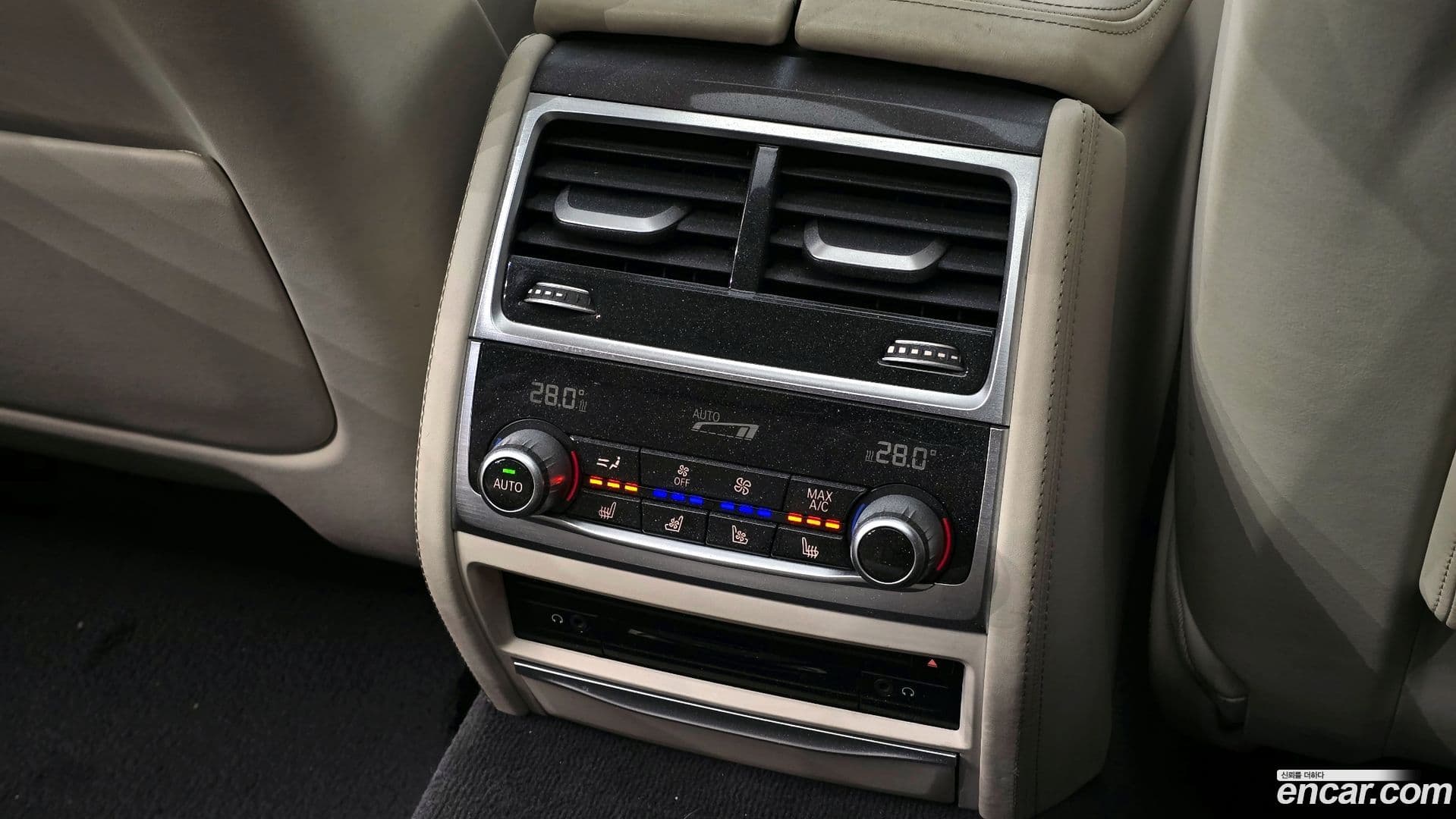 Main__Slider__Photo:7-Series BMW 2015.10-19