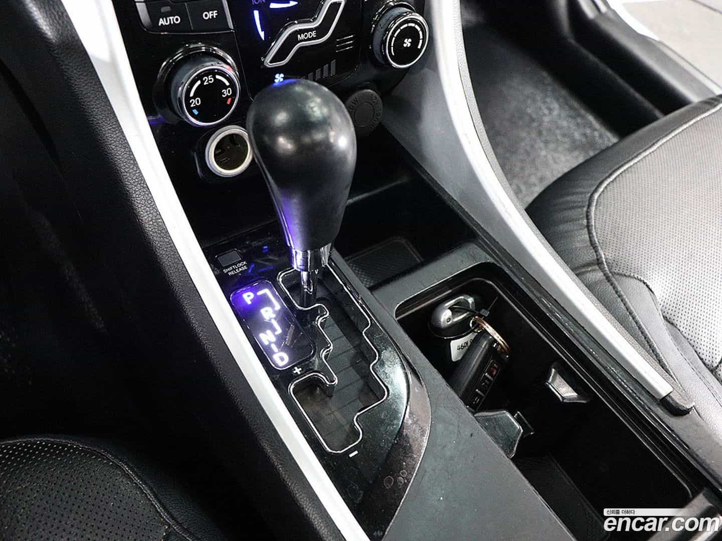 Sonata Hyundai 2010.0-INNER-008