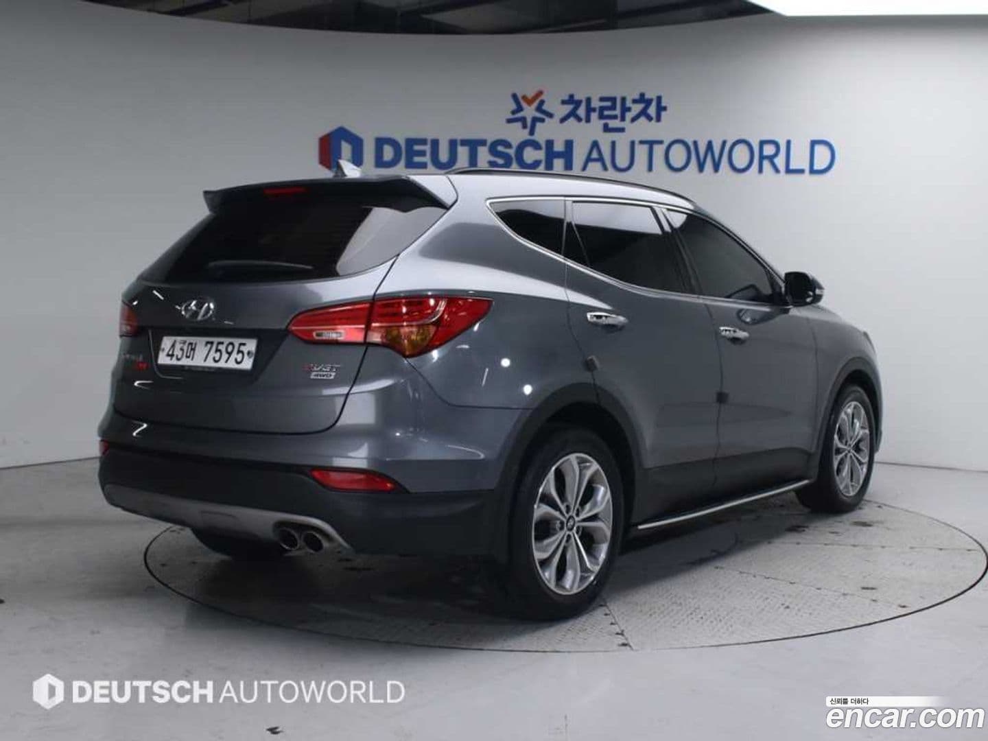 Main__Slider__Photo:Santafe Hyundai 2015.3-1