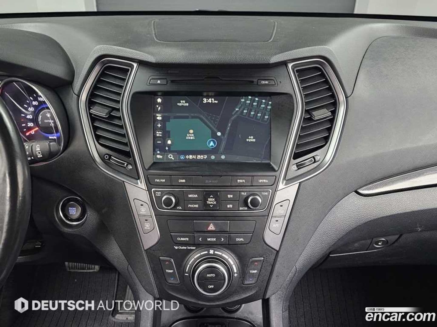 Main__Slider__Photo:Santafe Hyundai 2015.3-7