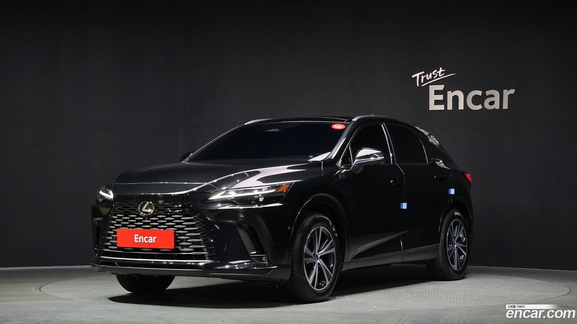 Main__Slider__Photo:RX Lexus 2025.7-0