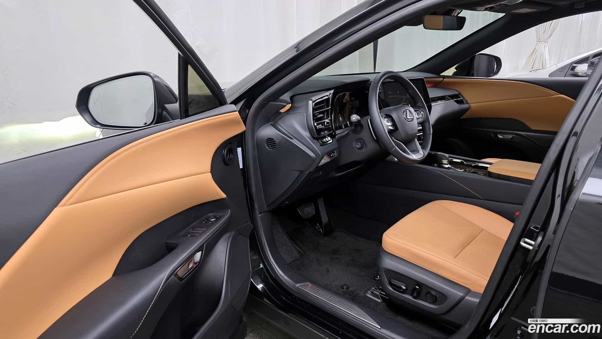 RX Lexus 2025.7-INNER-010