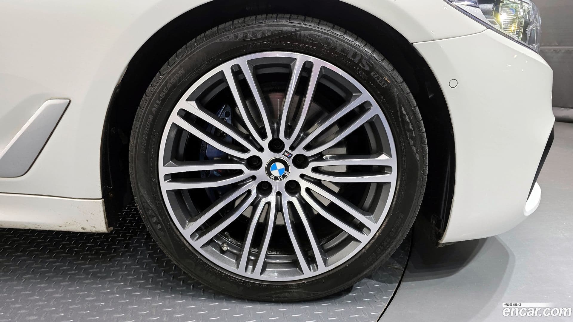 Main__Slider__Photo:5-Series BMW 2019.4-4