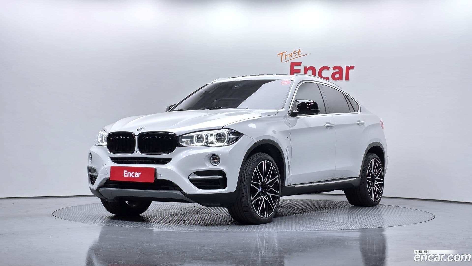 Main__Slider__Photo:X6 BMW 2017.5-0