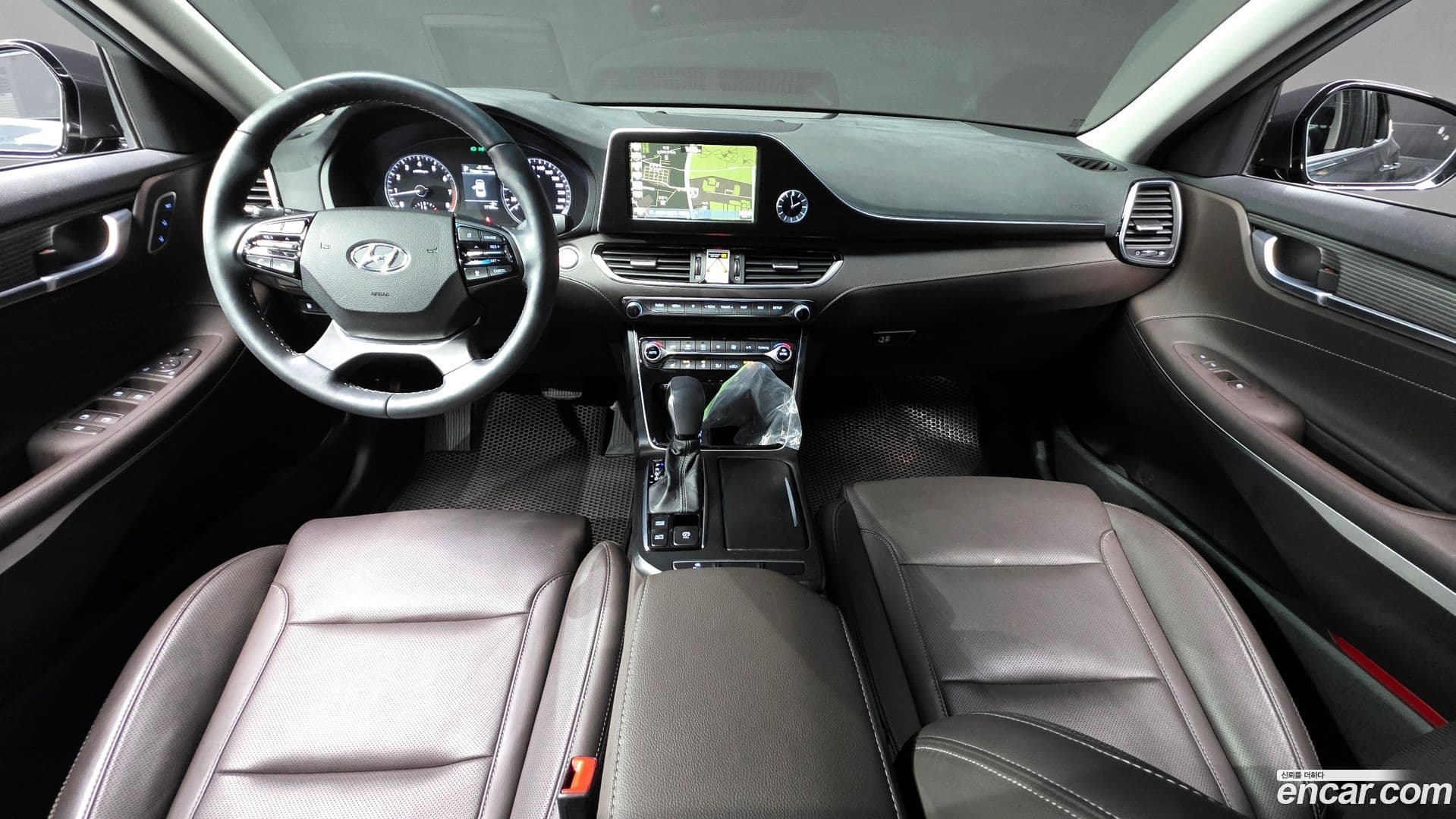 Main__Slider__Photo:Grandeur Hyundai 2017.4-6