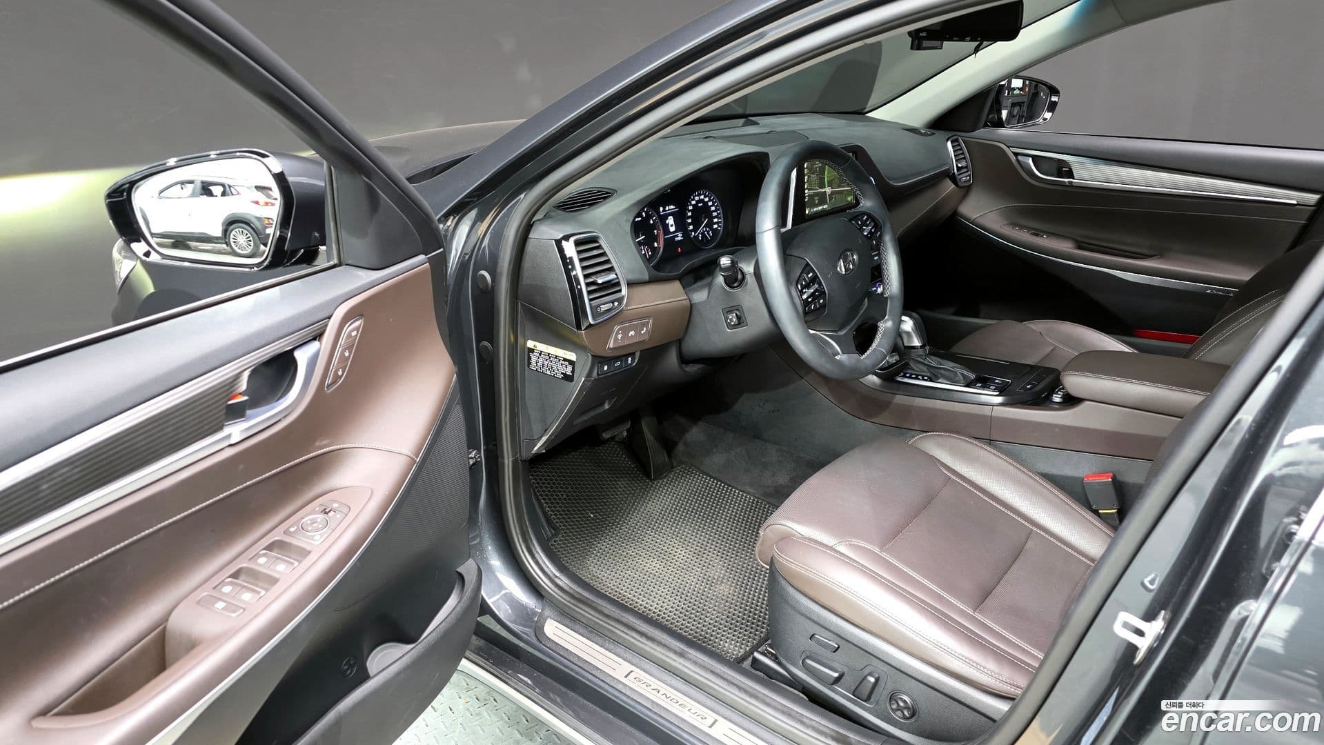 Main__Slider__Photo:Grandeur Hyundai 2017.4-9