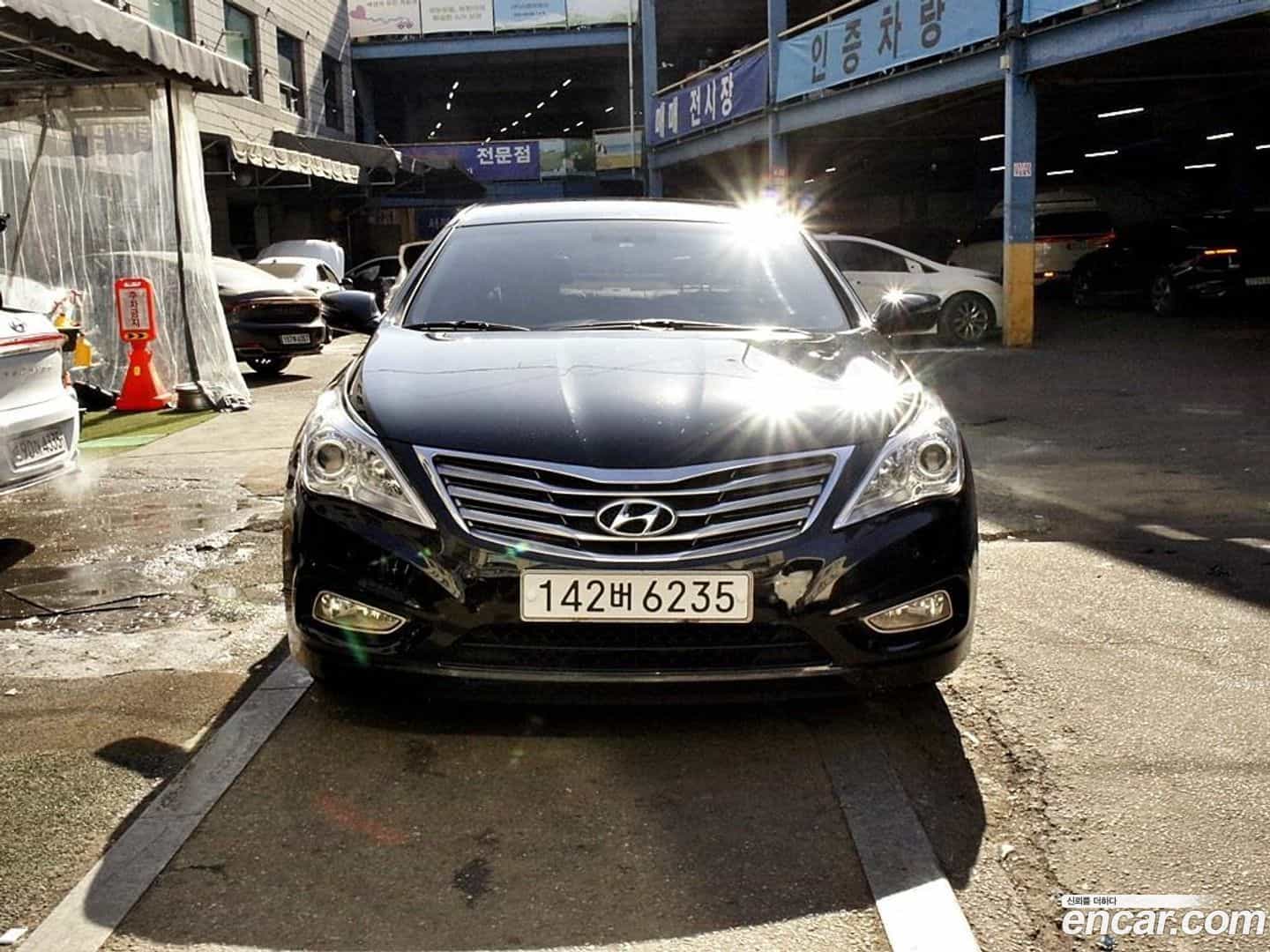 Grandeur Hyundai 2012.1-OUTER-001