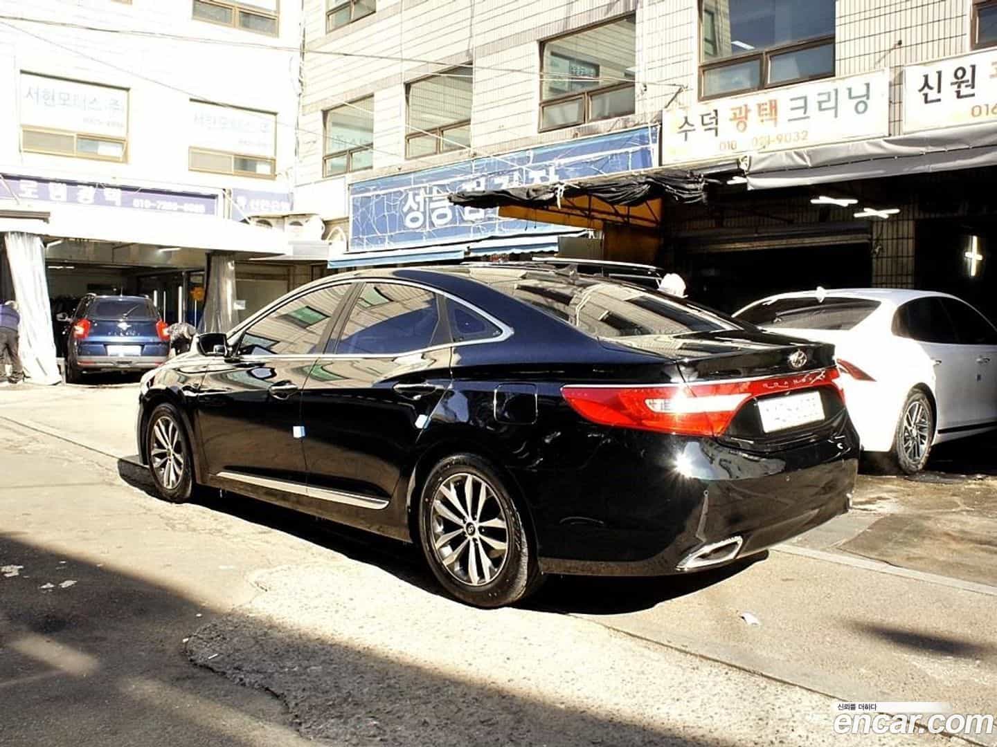 Grandeur Hyundai 2012.1-OUTER-004