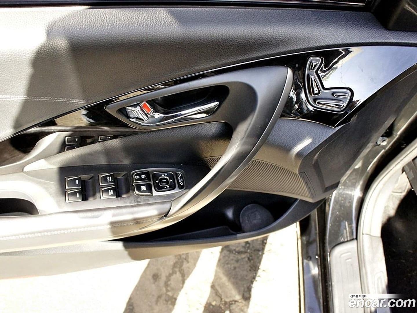 Main__Slider__Photo:Grandeur Hyundai 2012.1-12