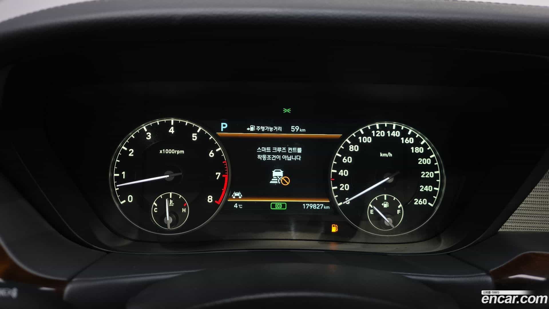 EQ900 Genesis 2016.1-INNER-008