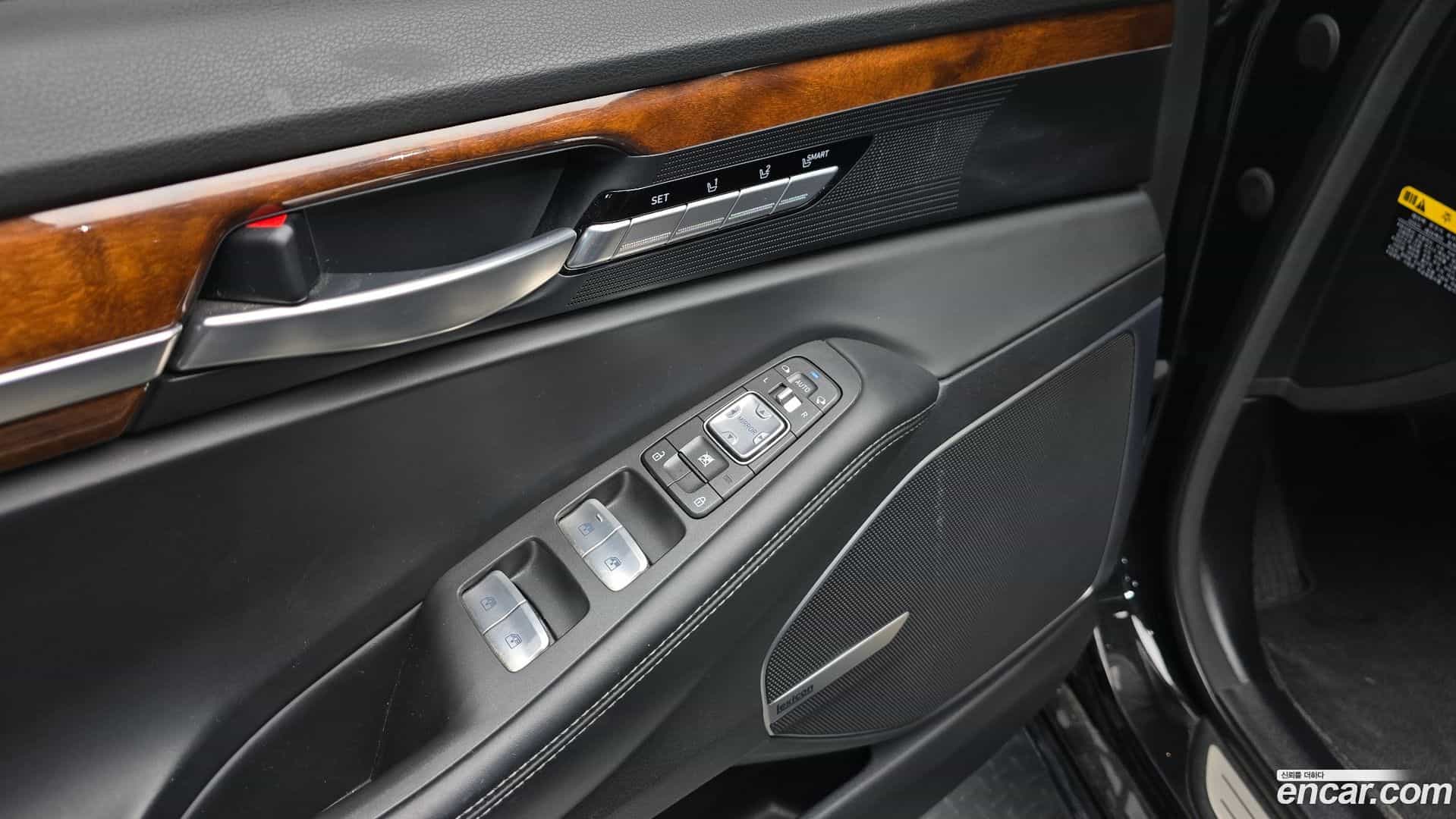 EQ900 Genesis 2016.1-OPTION-021