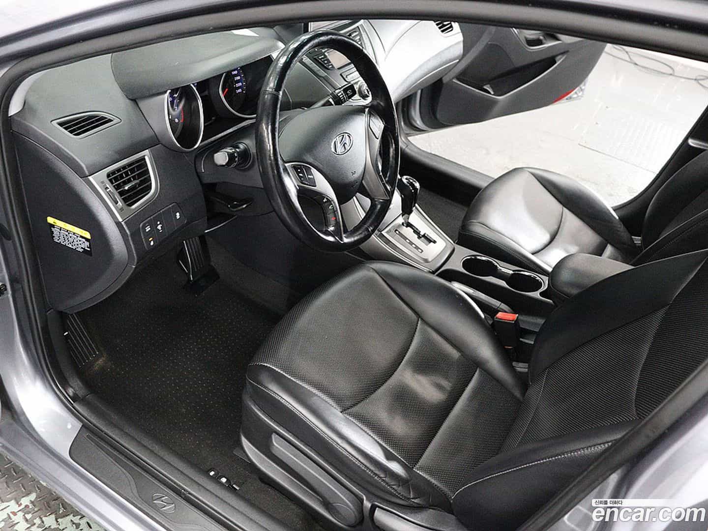 AVANTE Hyundai 2012.9-OPTION-022