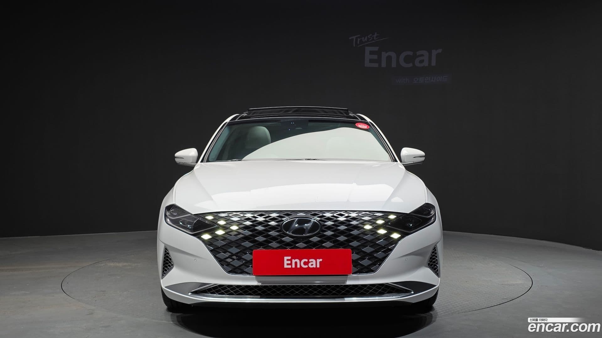 Main__Slider__Photo:Grandeur Hyundai 2019.11-2