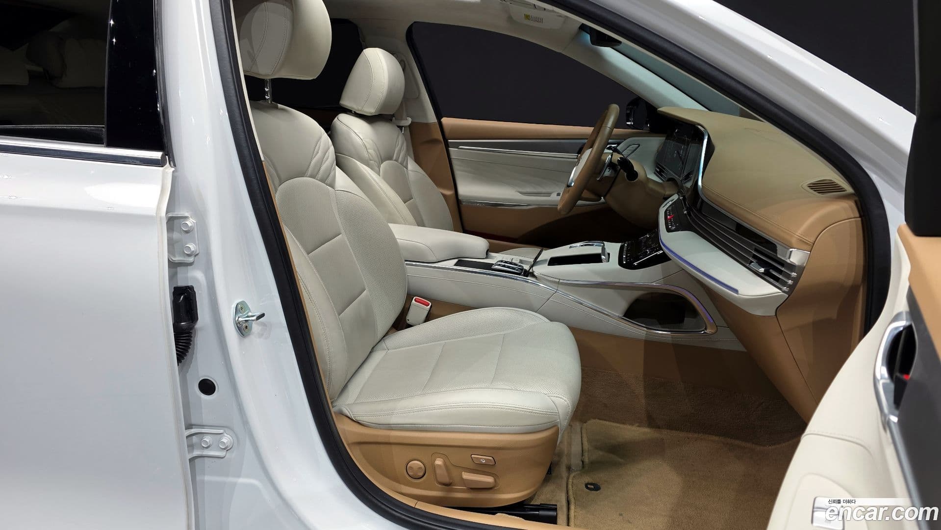 Main__Slider__Photo:Grandeur Hyundai 2019.11-10