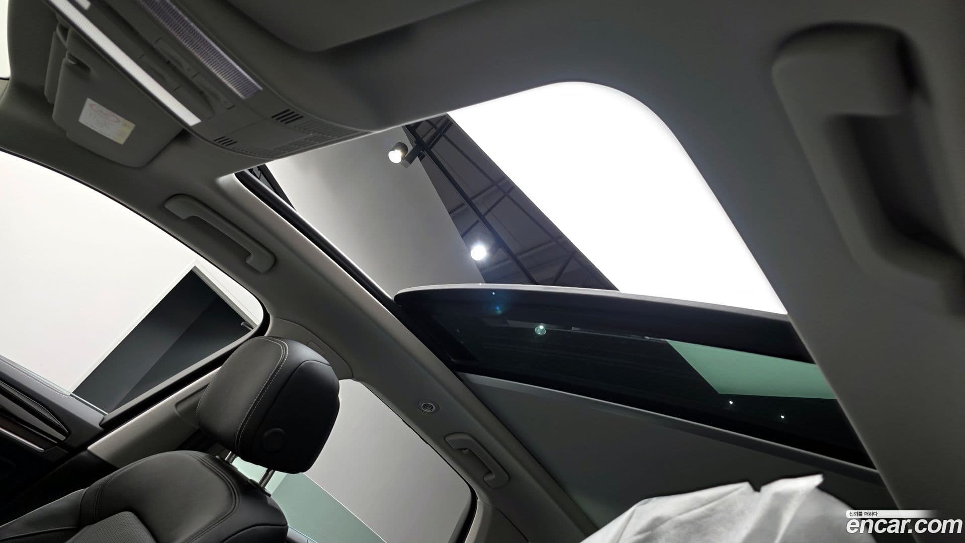 Main__Slider__Photo:Touareg Volkswagen 2025.11-17