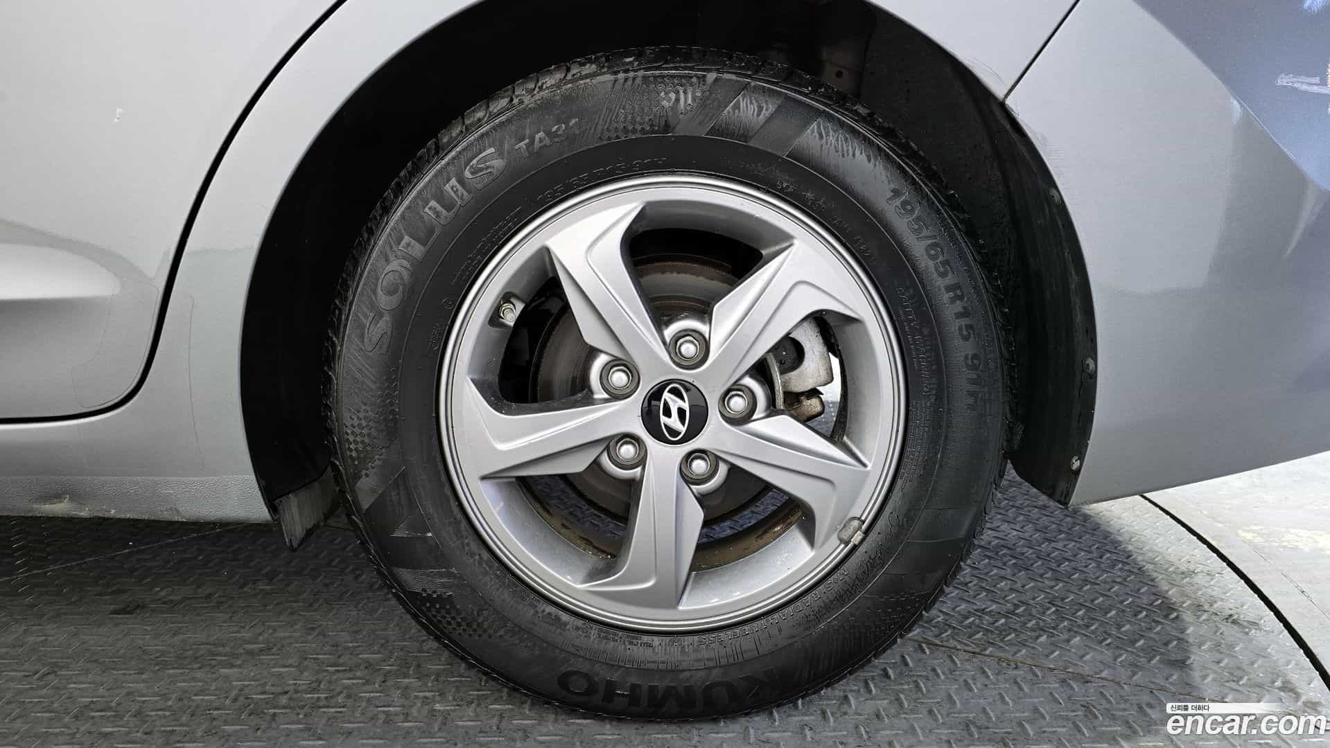 AVANTE Hyundai 2016.0-OUTER-005