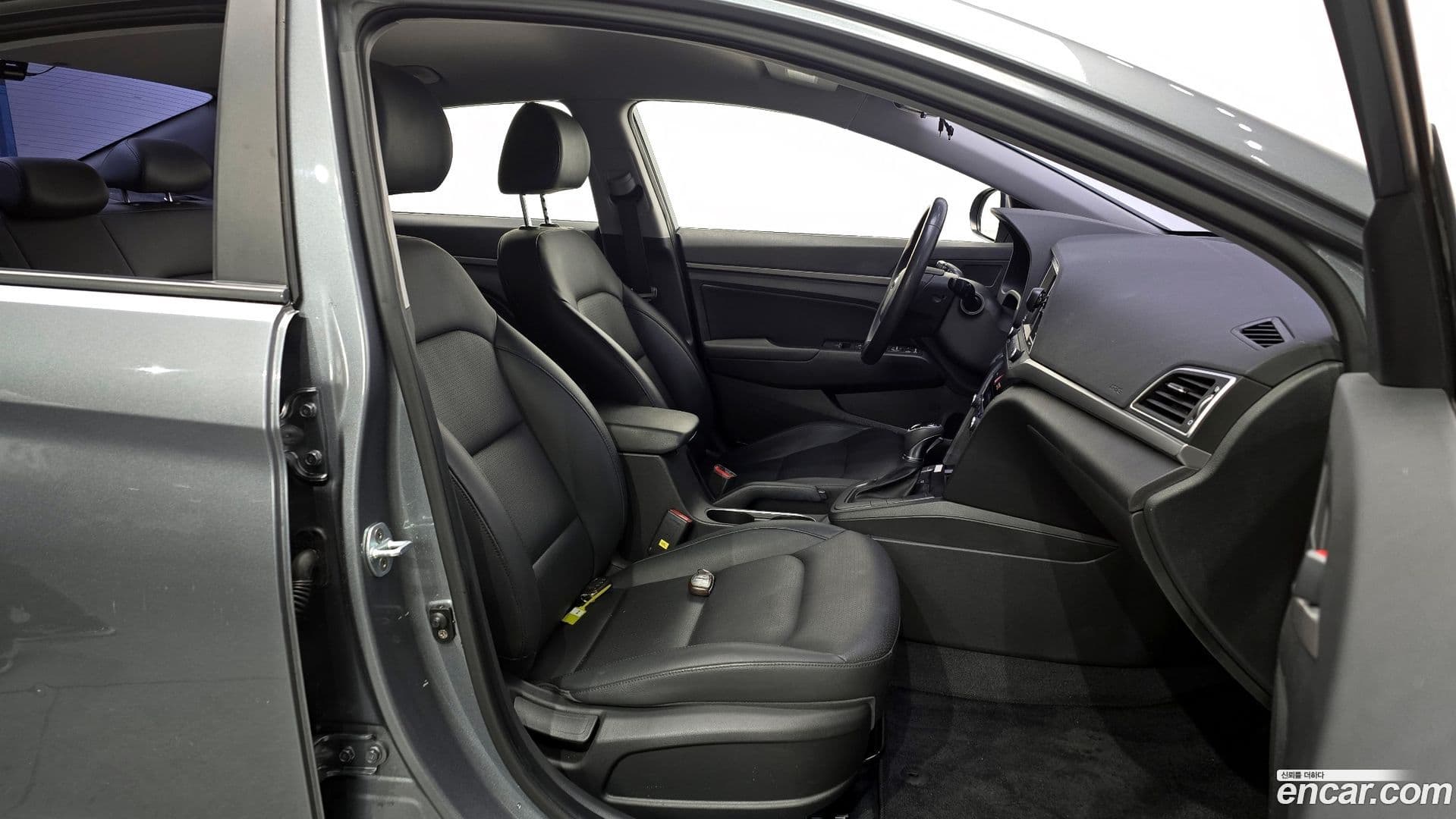 Main__Slider__Photo:AVANTE Hyundai 2016.0-9