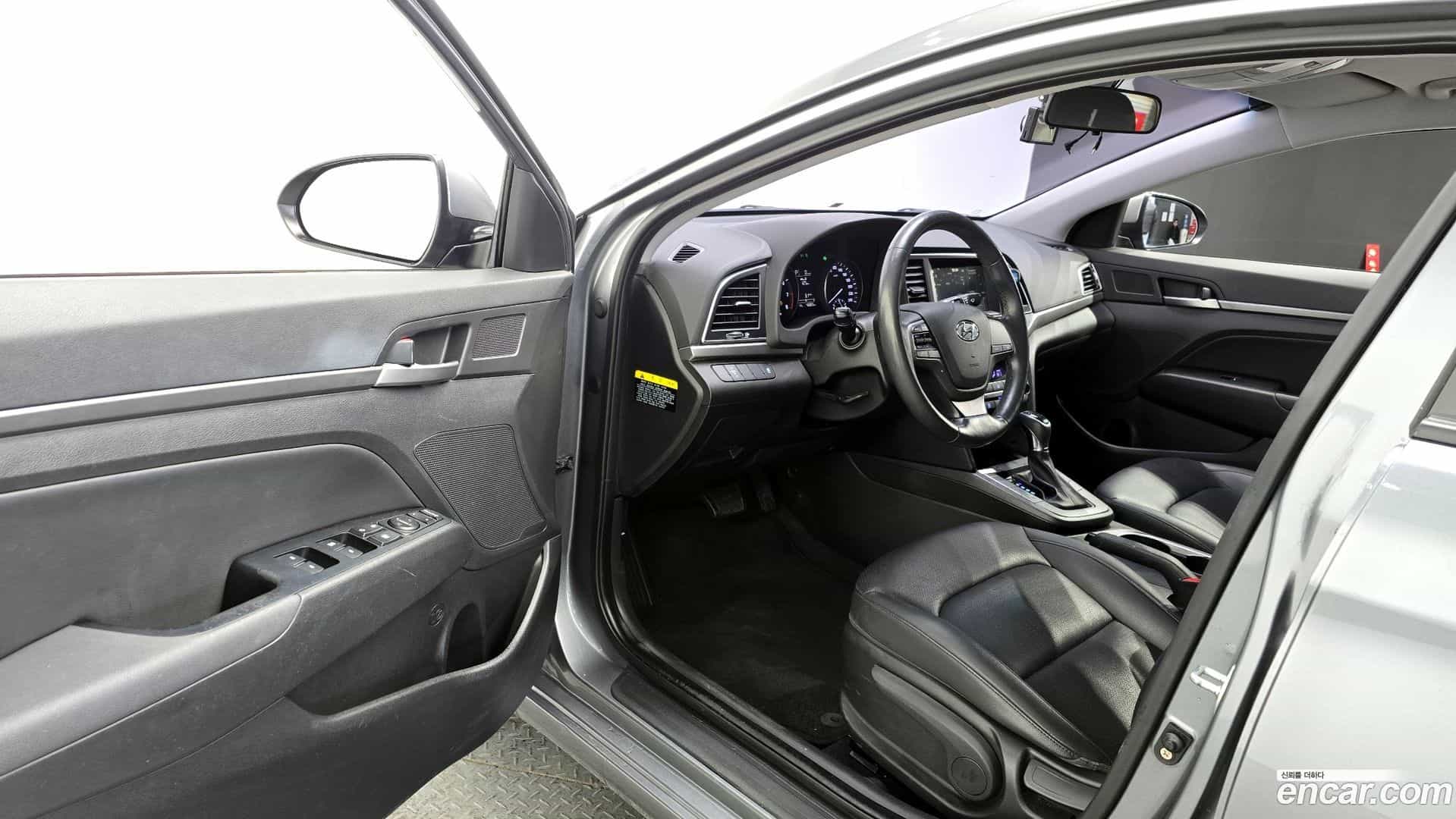 AVANTE Hyundai 2016.0-OPTION-015