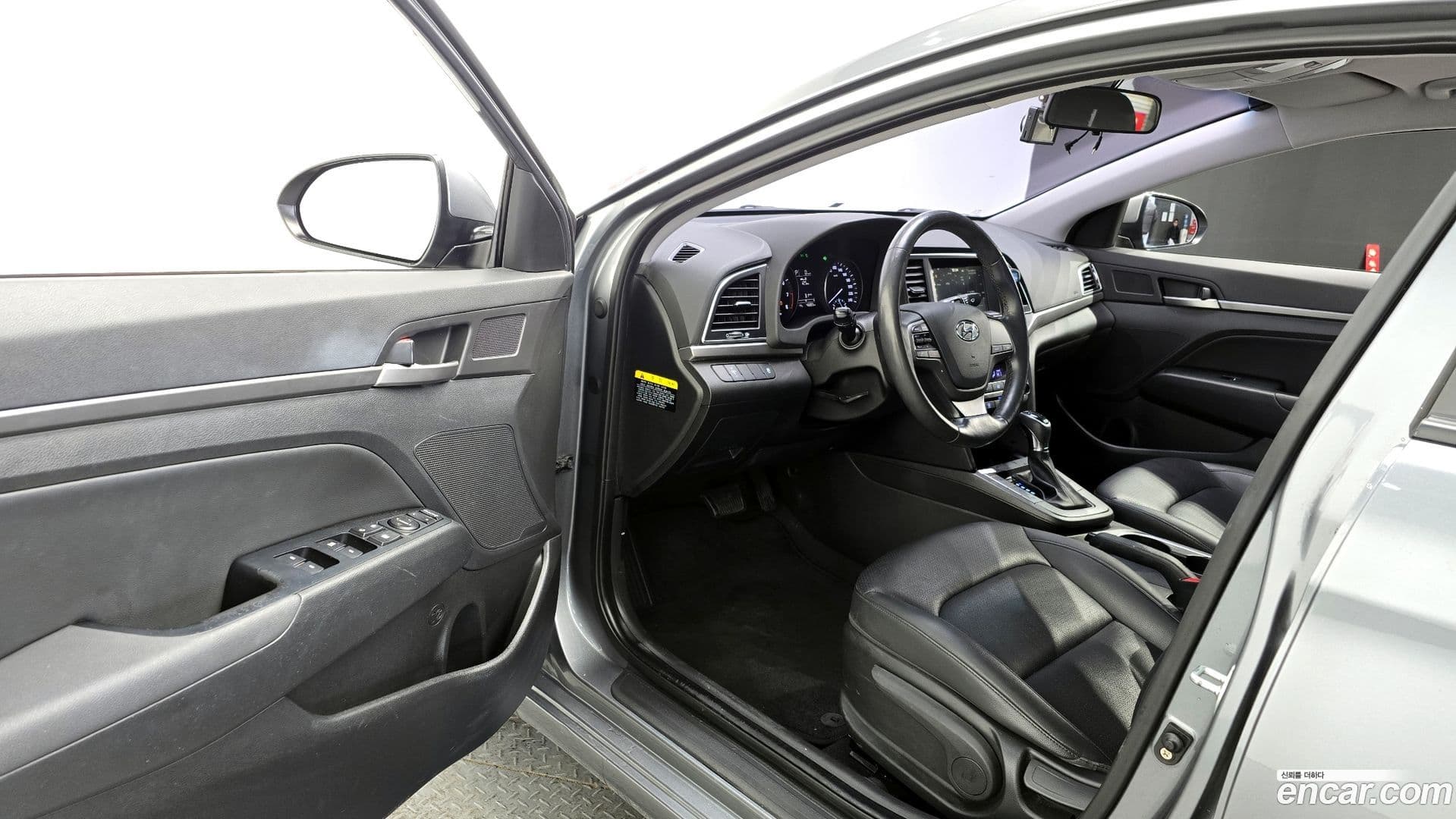 Main__Slider__Photo:AVANTE Hyundai 2016.0-10