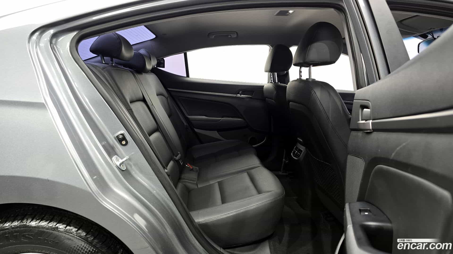 AVANTE Hyundai 2016.0-OPTION-016