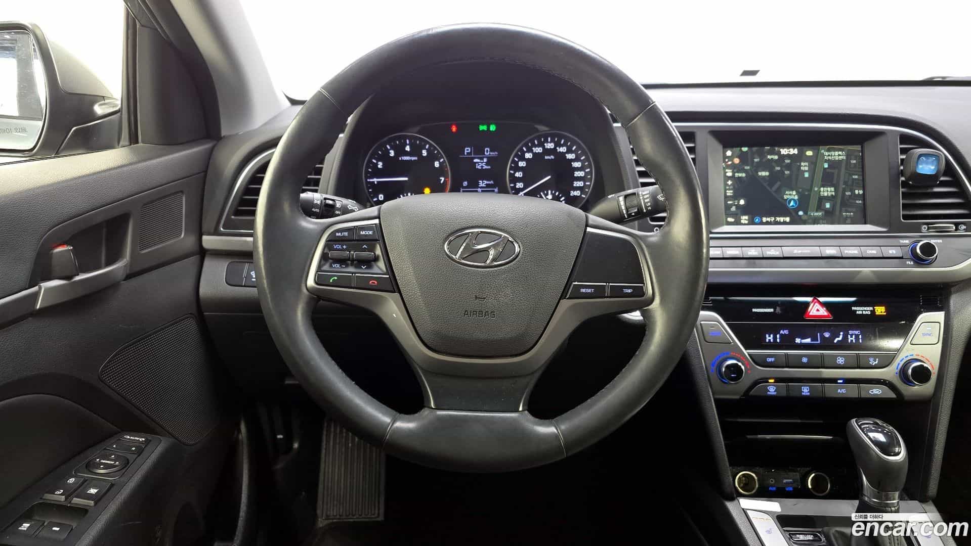 AVANTE Hyundai 2016.0-OPTION-017